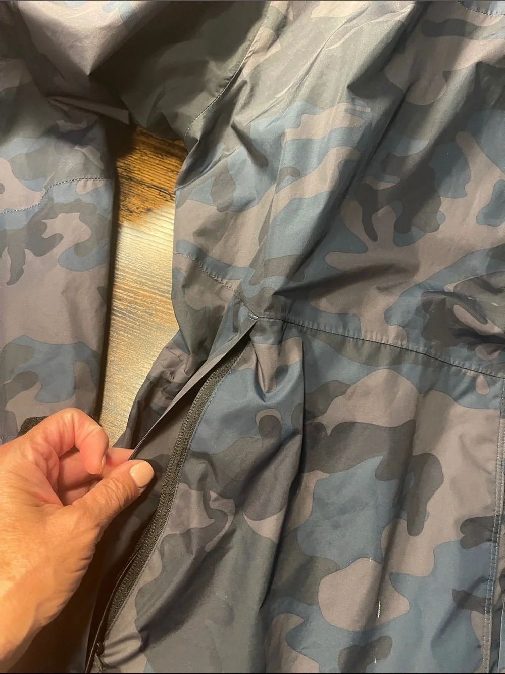 Simms Challenger Men's Wading Rain Jacket in Charcoal Camo